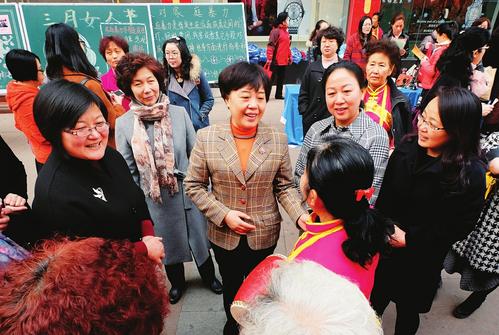 从“三八”表彰看巾帼模范时代风采 从“三八”表彰看巾帼模范时代风采