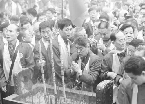 唐氏祭祖 400余后裔晋祠寻根 唐氏祭祖 400余后裔晋祠寻根