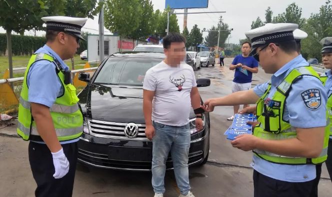 临猗北景民警执法处罚未悬挂机动车号牌车主