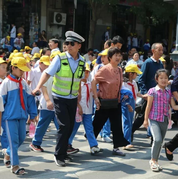 运城市新绛公安多措并举落实“护校安园”践行新使命 忠诚保大庆