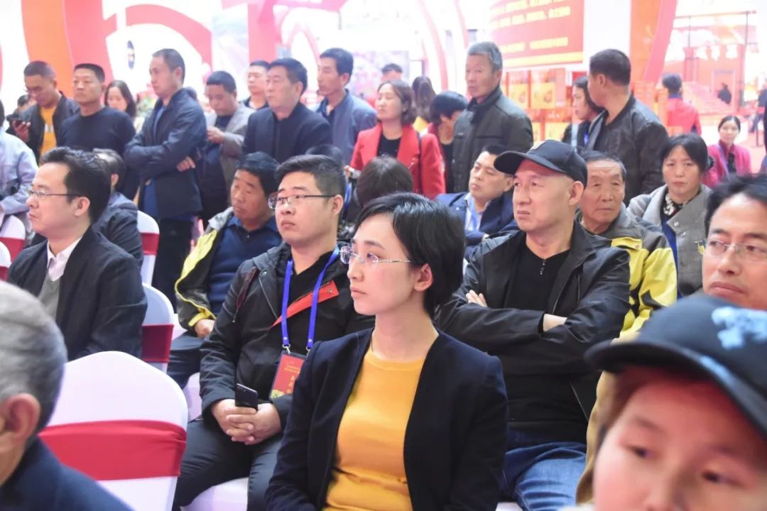 盐湖区在第四届山西（运城）国际果品交易博览会上果品采购签约两个项目