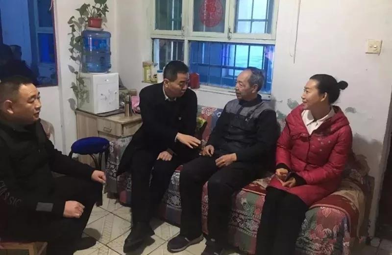 垣曲县市场监管局情系社区困难群众