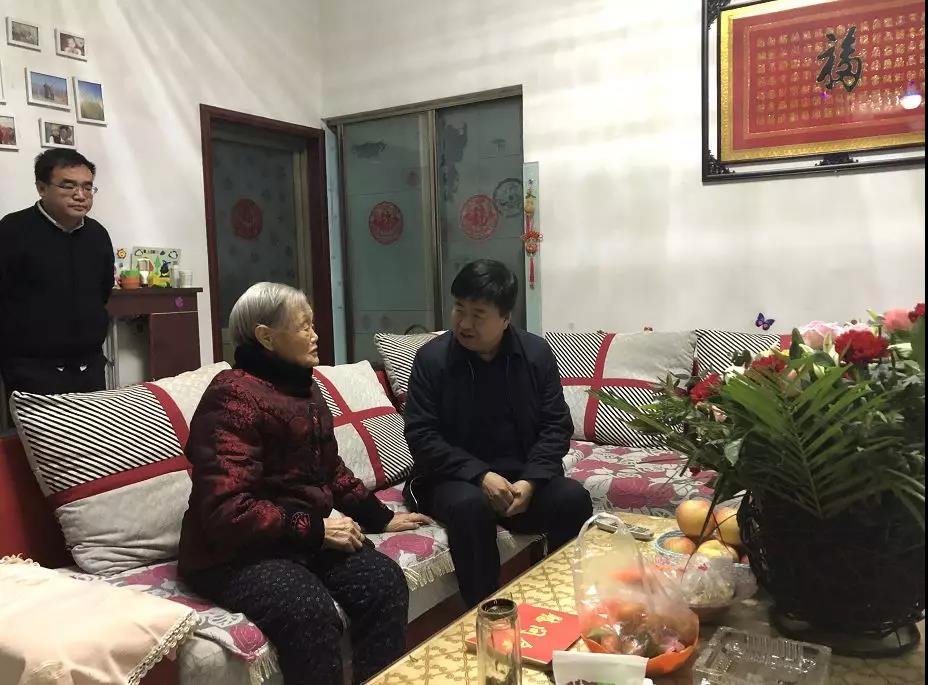 绛县县领导在古绛镇走访慰问老干部、老党员、贫困户和困难群众