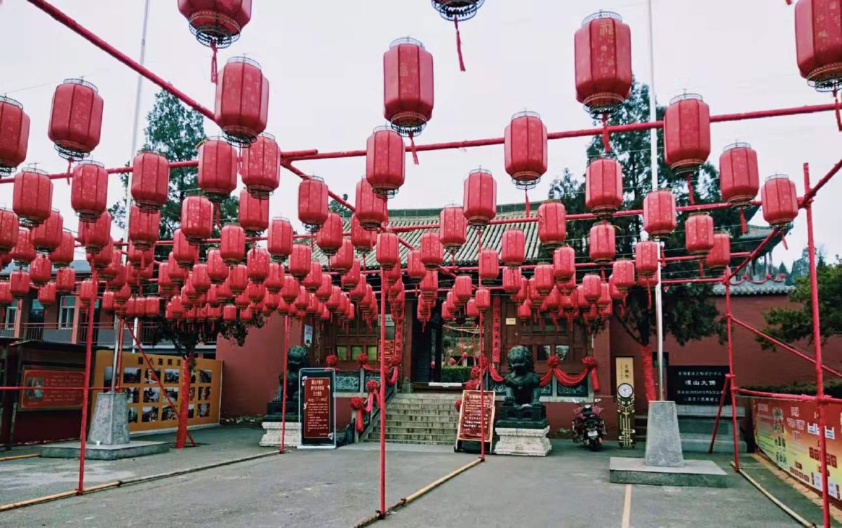稷山县大佛寺景区张灯结彩