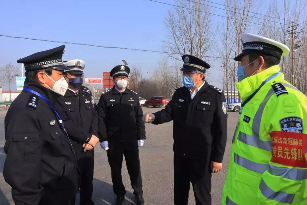 郭尚礼深入盐湖区慰问一线执勤民警并检查疫情防控工作