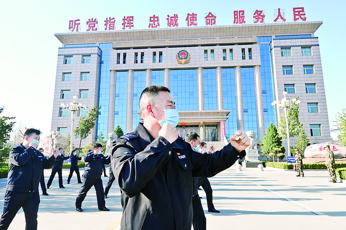 垣曲交警大队民警体能练兵强素质