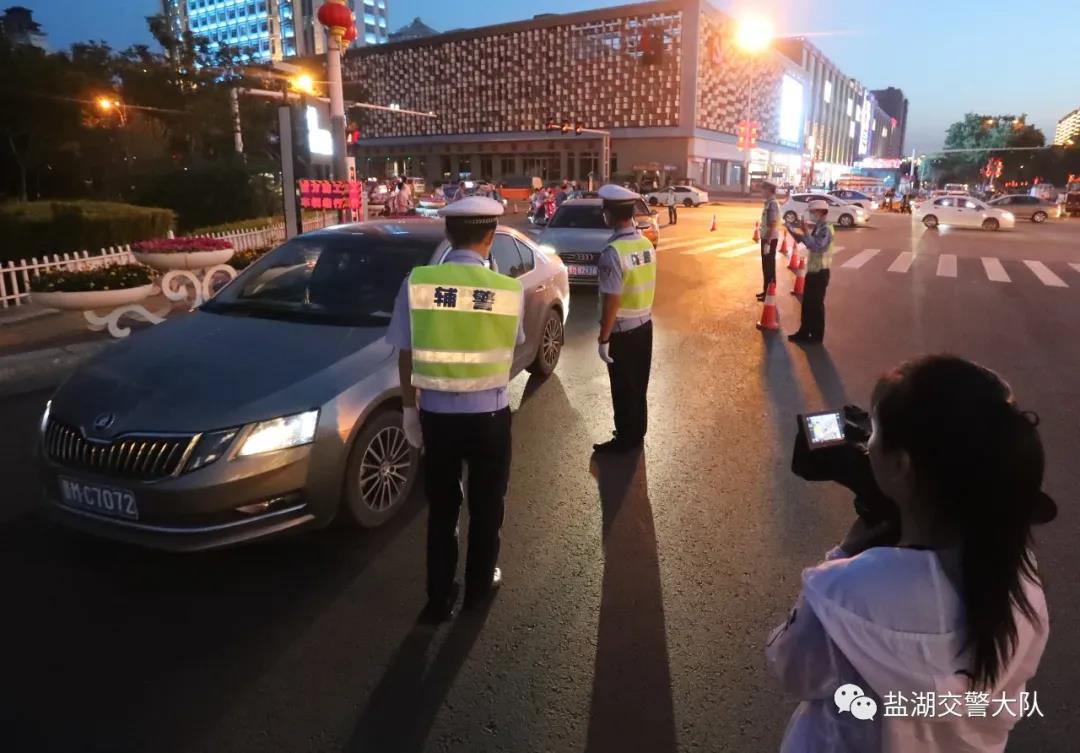 运城交警全力以赴为两会胜利召开保驾护航