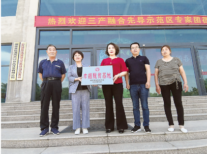 闻喜任诚意煮饼食品开发有限公司被授牌巾帼脱贫基地