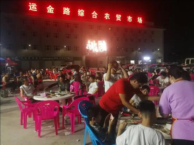 运城“地摊经济热闹了”运金路综合农贸市场