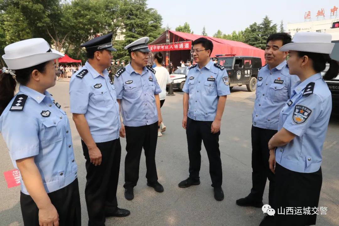 盐湖交警大队护航高考确保道路交通安全