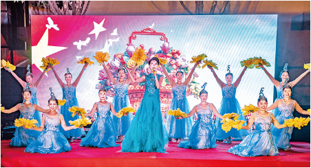 运城市群艺馆文化志愿者表演歌伴舞《共圆中国梦》