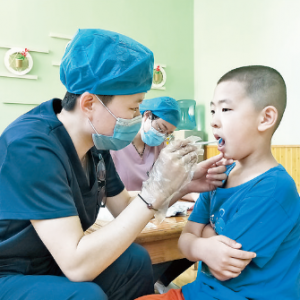 盐湖区东城办中银街社区为申仕兰庭国际幼儿园口腔义诊