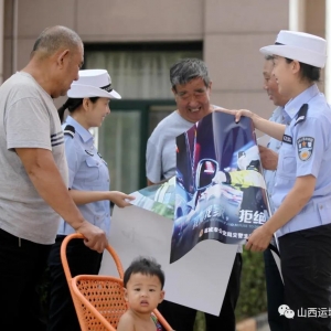 盐湖交警广泛开展文明城市创建宣传活动