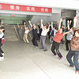 盐湖区东城办河东西街社区预防慢性疾病讲座为居民宣讲健康生活方式
