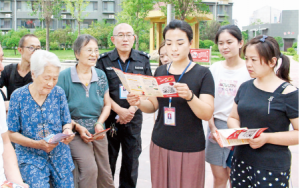 闻喜县龙海社区居委会向居民宣传防毒拒毒常识和法律法规