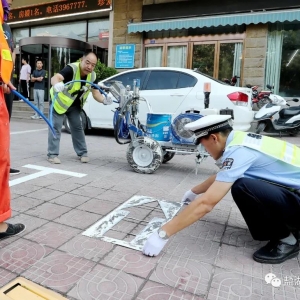 运城交警增设停车位缓解停车难助力文明城市创建
