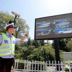 运城交警采用抓拍、喊话系统劝导交通违法行为