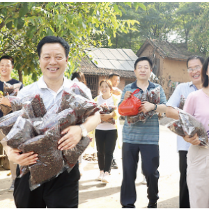 夏县县委统战部消费扶贫帮助群众解决花椒滞销卖难问题