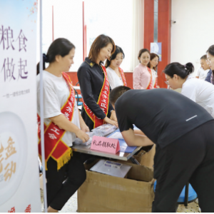 运城经开区宣传“节约粮食·从我做起”光盘行动