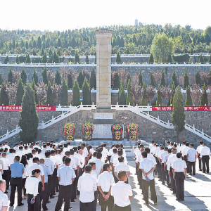 绛县在烈士纪念广场祭奠中国人民抗日战争先烈