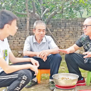 运城市梅哥爱心团为夏县祁家河乡两户生活困难家庭献爱心