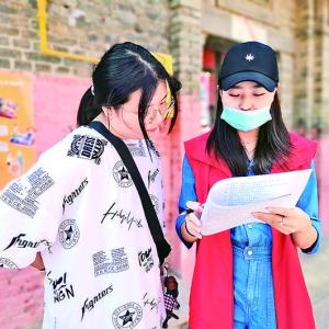 盐湖区行政审批服务管理局进社区宣传创建知识