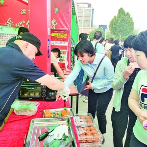 运城市在南风广场启动扶贫产品金秋消费月活动
