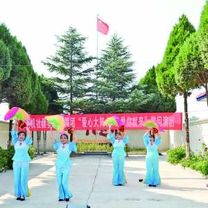 永济市电机社区志愿者走进敬老院开展爱心志愿服务