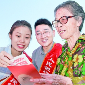 人行运城中支南风广场普及金融知识