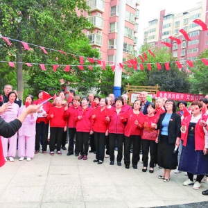 钟楼社区老年合唱团节目汇演迎“双节”