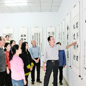 闻喜苗圃社区国庆办书画展