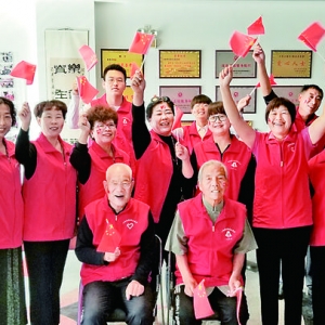 运城市敬老服务志愿者协会唱红歌、话发展