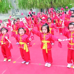 安邑办新城社区德关铝幼儿园国庆祝福祖国