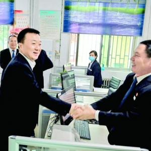 运城市信用联社领导看望华世亭