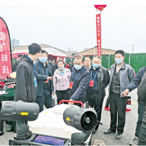 新型农机产品亮相运城果博会