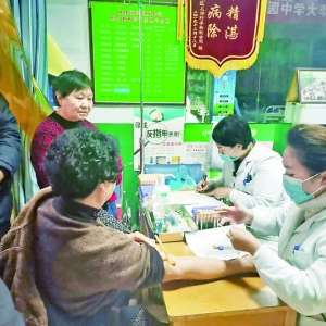 高家垣社区为老年人享受免费体检