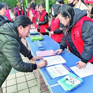 东城办七社区宣传防火和防诈骗