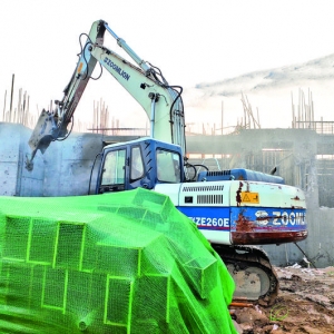运城市城市管理局依法拆除一大型在建违法建筑