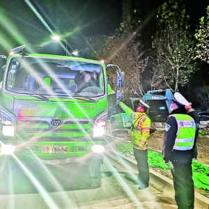 运城市夜查高排放工程机械车辆违规行驶