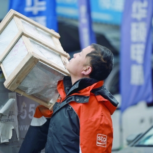 运城市赵海峰和杨芬艳夫妇"快递"生活，身残志坚