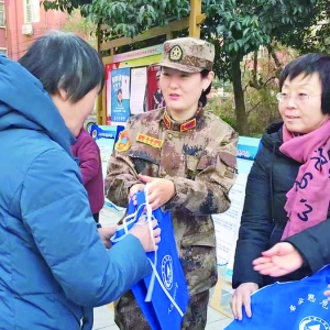 钟楼社区宣传人防知识