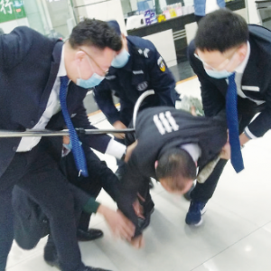 运城农商银行北城支行应急演练"防抢劫"