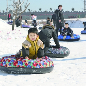 河津西庄村冰雪乐园的速度与激情