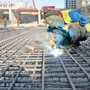 运城中心城区人民路下穿同蒲铁路立交工程昼夜施工赶进度