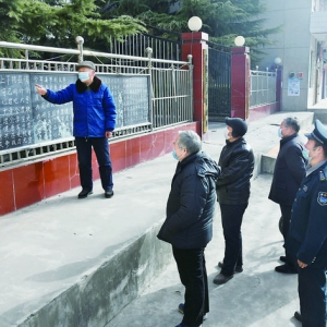 闻喜县回坑村通过广播提醒村民增强防护意识