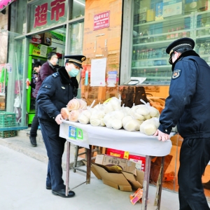 运城市城市管理局综合行政执法队整治小街小巷环境