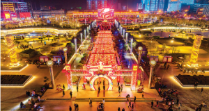 运城市区街头点亮迎新春彩灯
