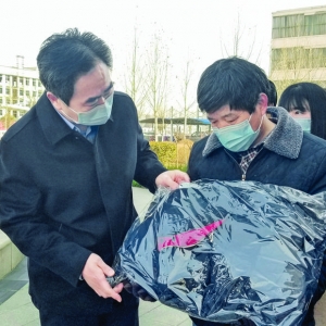 运城市残联新春佳节看望慰问102名残疾职工