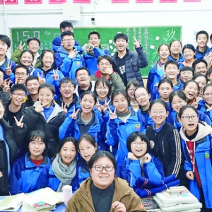 运城中学教师为全班53名学生撰嵌名联