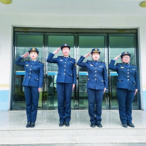 运城公路分局长直公路超限检测站4名女职工集体递交入党申请书